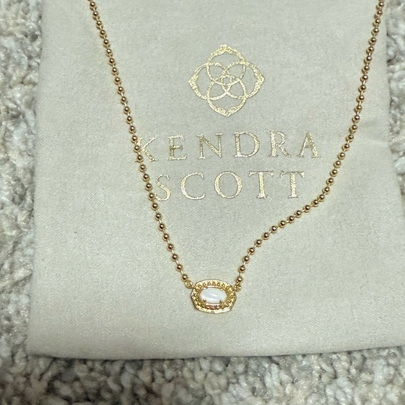 NWT Kendra Scott Emilie Gold Beaded Pendant Necklace in White Mother-of-Pearl - Picture 4 of 5